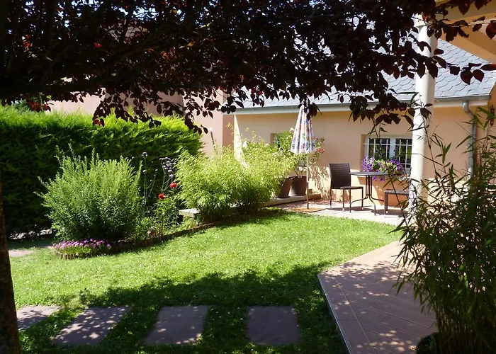 Les Petits Jardins Frühstückspension Marcillac-Vallon